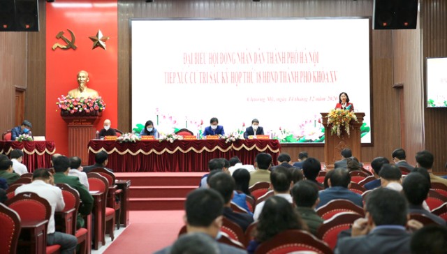 Đồng chí Nguyễn Thị Tuyến cùng các đại biểu HĐND TP tiếp xúc cử tri huyện Chương Mỹ